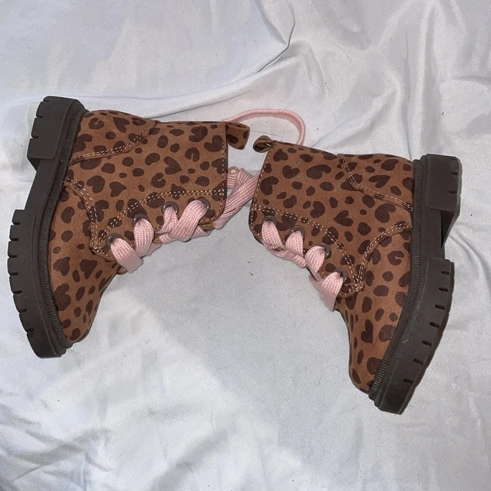 Cat & Jack Animal Print Non Marking Lace Up Boots size 5
